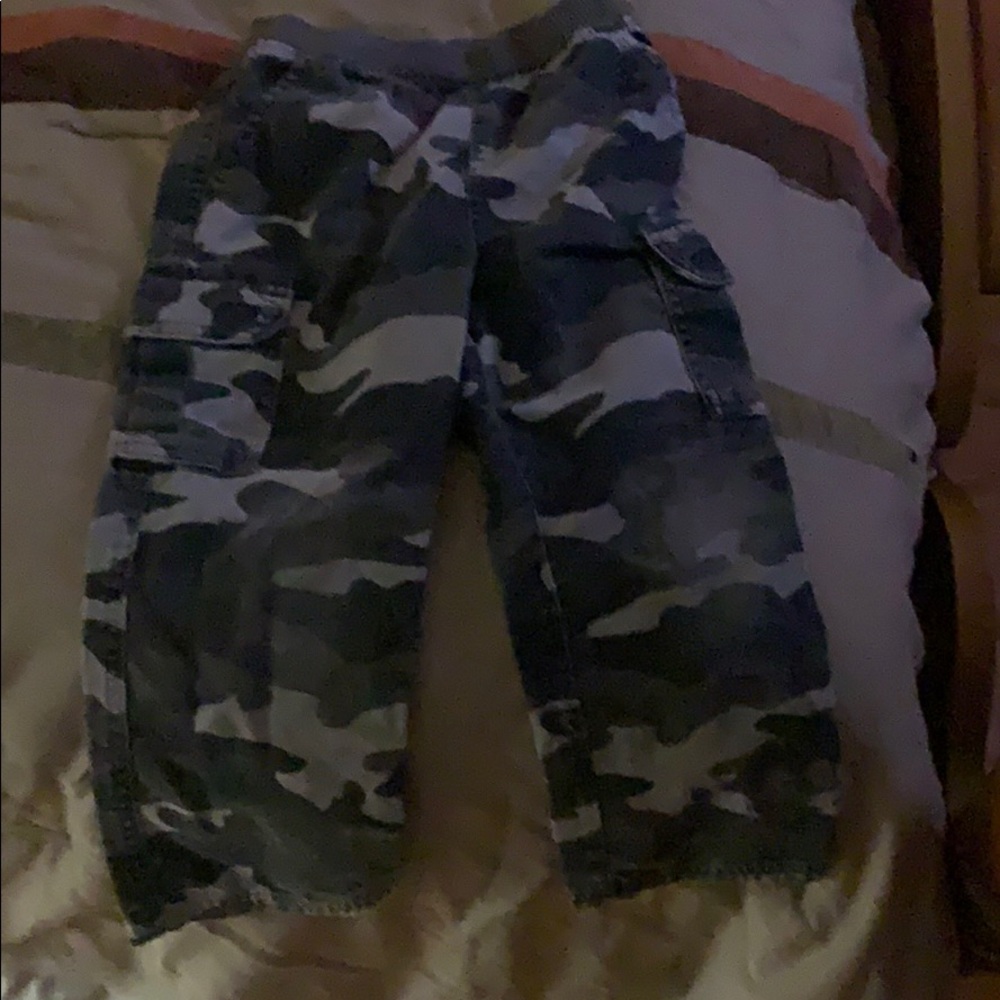 Camo pull up points.
